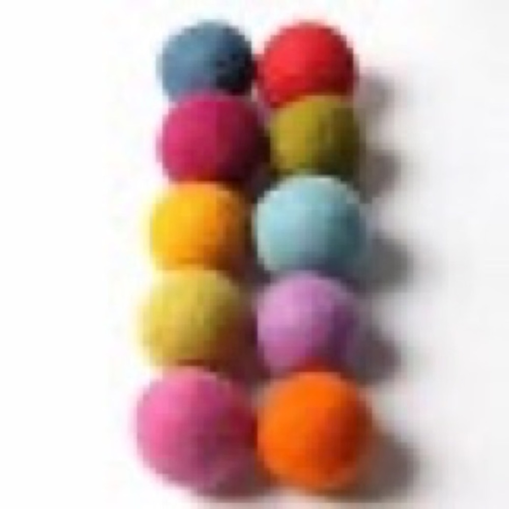 Felt balls. - Picture 4 of 7